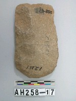 藏品(舌刃打製石斧)的圖片